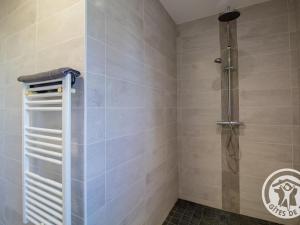 a bathroom with a shower with a glass door at Gîte moderne et confort, proche Puy du Fou, Nantes, Cholet, terrasse, pêche à l'étang privé - FR-1-622-42 in La Renaudière +7 photos