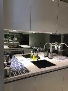 Η κουζίνα ή μικρή κουζίνα στο Stella Maison KLCC