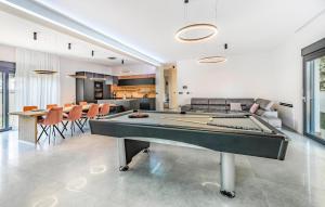 Гостиная зона в 4 Bedroom Awesome Home In Fazana