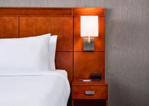 Postel nebo postele na pokoji v ubytování Courtyard by Marriott Fort Collins
