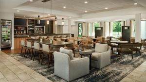 Posezení v ubytování Courtyard by Marriott Fort Collins