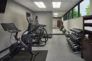 Fitness centrum a/nebo fitness zařízení v ubytování Courtyard by Marriott Fort Collins