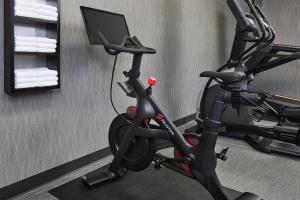 Fitness centrum a/nebo fitness zařízení v ubytování Courtyard by Marriott Fort Collins