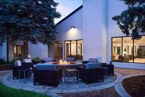 Posezení v ubytování Courtyard by Marriott Fort Collins