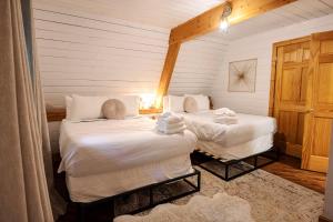 Voodi või voodid majutusasutuse Big Mountain View! Downtown Gatlinburg Chalet Village! Hot Tub! Fan Favorite! AFrame Dreams! Magazine-Featured! Stunning Interiors! Little Green Cabin toas +66 fotot