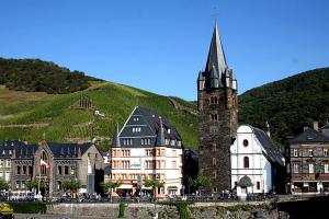 a group of buildings and a church with a tower at Ferienwohnung Oliver92 in Bernkastel-Kues