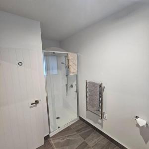 Ένα μπάνιο στο Entire house - Brand New 2 Bedroom house +8 φωτογραφίες