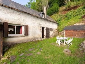 Zahrada ubytování Grange authentique à Saint-Lary-Soulan - 5 couchages, cheminée, casier à skis - FR-1-296-502