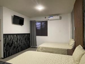 Postel nebo postele na pokoji v ubytování Apartamentos AEROPUERTO