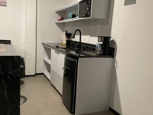 Kuchyň nebo kuchyňský kout v ubytování Apartamentos AEROPUERTO
