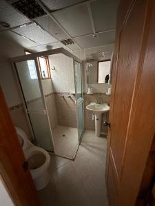 Bilik mandi di Apartamento Edicio Torreón en Rionegro