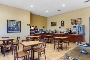 a restaurant with tables and chairs and a counter at Best Western Taylor Inn in Taylor