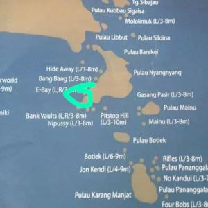 MasokutMasokut Surf Camp Siberut的带有绿色圆圈的菲律宾地图
