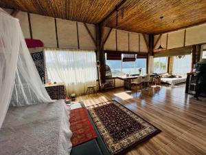 Posezení v ubytování Natural Tiny house , frente al lago