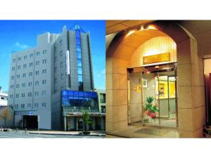 two pictures of a building and a building at Nobeoka Urban-Hotel - Vacation STAY 30446v in Nobeoka +17 photos