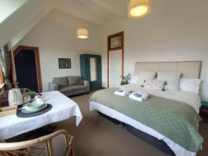 Postel nebo postele na pokoji v ubytování Kingsdown Manor B&B Timaru