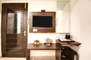 TV a/nebo společenská místnost v ubytování Hotel WK Comfort - Near White Clove