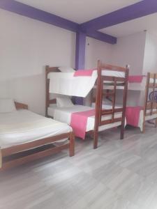 Postel nebo postele na pokoji v ubytování Ayahuasca Hostel