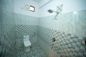 Ένα μπάνιο στο Royal Velvet Hotel & Banquet