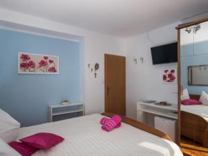 Gallery image of Rooms Tupina by Paulina - Superior Double Room with Balcony and Sea View Room 2 in Mlini +19 photos