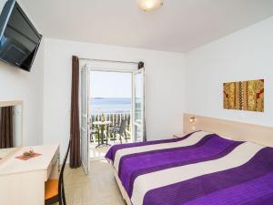 Postel nebo postele na pokoji v ubytování Villa Samba - Standard One-Bedroom Apartment with Balcony and Sea View + 18 fotografií