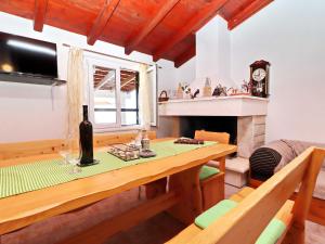 Posezení v ubytování Holiday Home Zule - One Bedroom Holiday Home with Swimming pool