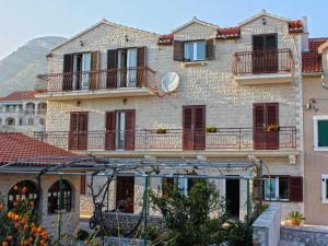 a large building with balconies on the side of it at Apartments Paloc - Standard One-bedroom Apartment with Balcony uti in Bol