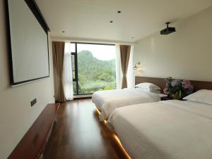 张家界喜屋民宿 tesisinde bir odada yatak veya yataklar