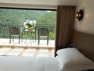 张家界喜屋民宿 tesisinde bir balkon veya teras