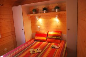 Postel nebo postele na pokoji v ubytování Lagrange Grand Bleu Vacances - Residence Les Ségalières