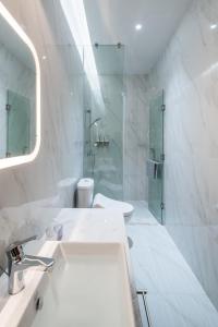 Kamar mandi di Wuyu Hotel Chongqing Zoo & Yangjiaping The Mixc Light rail