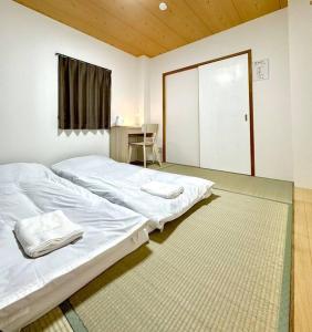 302号室花园町駅と萩ノ茶屋駅徒步各2分和室専用バスルームアクセス抜群房間的床