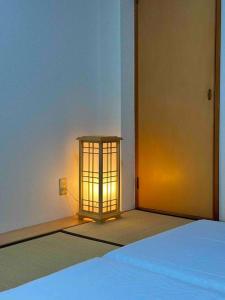 302号室花园町駅と萩ノ茶屋駅徒步各2分和室専用バスルームアクセス抜群房間的床