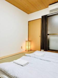 302号室花园町駅と萩ノ茶屋駅徒步各2分和室専用バスルームアクセス抜群房間的床