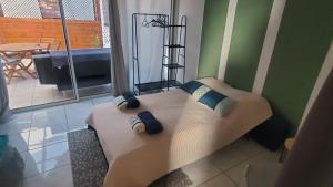 a bedroom with a bed in a room at L'Emeraude in Saint-Pierre