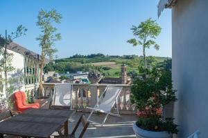 Balkón nebo terasa v ubytování I Leoni Ruggenti Terrazza Incantata tra le Colline del Monferrato