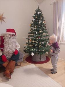 Børn der bor på House between pines 5-bedroom house with 3 toilets