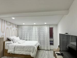 Postel nebo postele na pokoji v ubytování Luxury Home Medellin