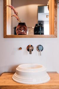 a bathroom counter with a sink and a mirror at Libertine Lindenberg in Frankfurt/Main