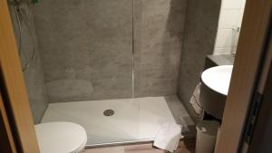 Koupelna v ubytování Hotel Ifen + 56 fotografií