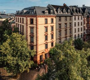 a large building in the middle of a city at Libertine Lindenberg in Frankfurt/Main