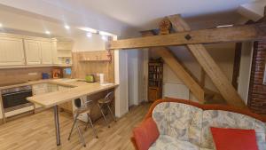 a kitchen with a loft bed in a room at Apartment 5 Zum Kuhstall Heinrichsberg - Magdeburg in Niegripp