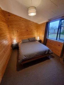Postel nebo postele na pokoji v ubytování Manapouri Beech Haven
