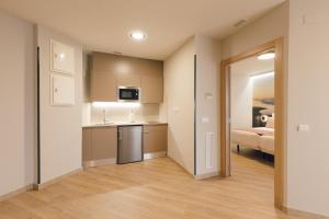 Kuchyň nebo kuchyňský kout v ubytování Palau Suites & Apartments