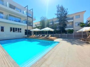 Bazén v ubytování Mythical Sands Resort - Antonios nebo v jeho okolí