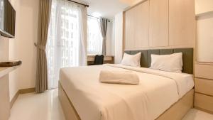 Ένα ή περισσότερα κρεβάτια σε δωμάτιο στο Simply Studio Room at Tokyo Riverside PIK 2 Apartment By Travelio
