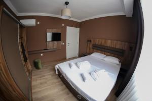 a bedroom with a large bed with white pillows at Yücemek Apart in Hurmaköy