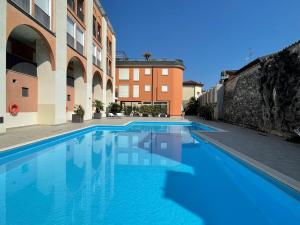 a swimming pool in a building with blue water at Mansarda del Gallo Attico Vista Lago con Piscina in Salò