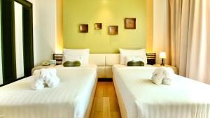 Ein Bett oder Betten in einem Zimmer der Unterkunft A-Te Chumphon Hotel - SHA Plus