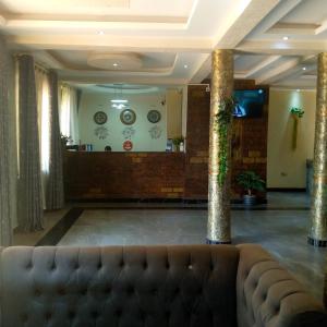 TV a/nebo společenská místnost v ubytování HOTEL ZEPTAN + 37 fotografií